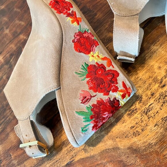 Kenneth Cole Beige Suede Wedge Sandals With Red Floral Embroidery Size 10 - Picture 6 of 14